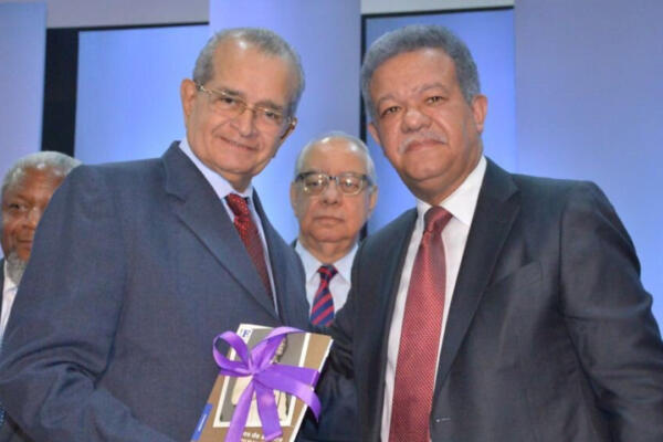 El fallecido político, Franklin Almeyda y el presidente de la Fuerza del Pueblo, Leonel Fernández. Foto: fuente externa. 
