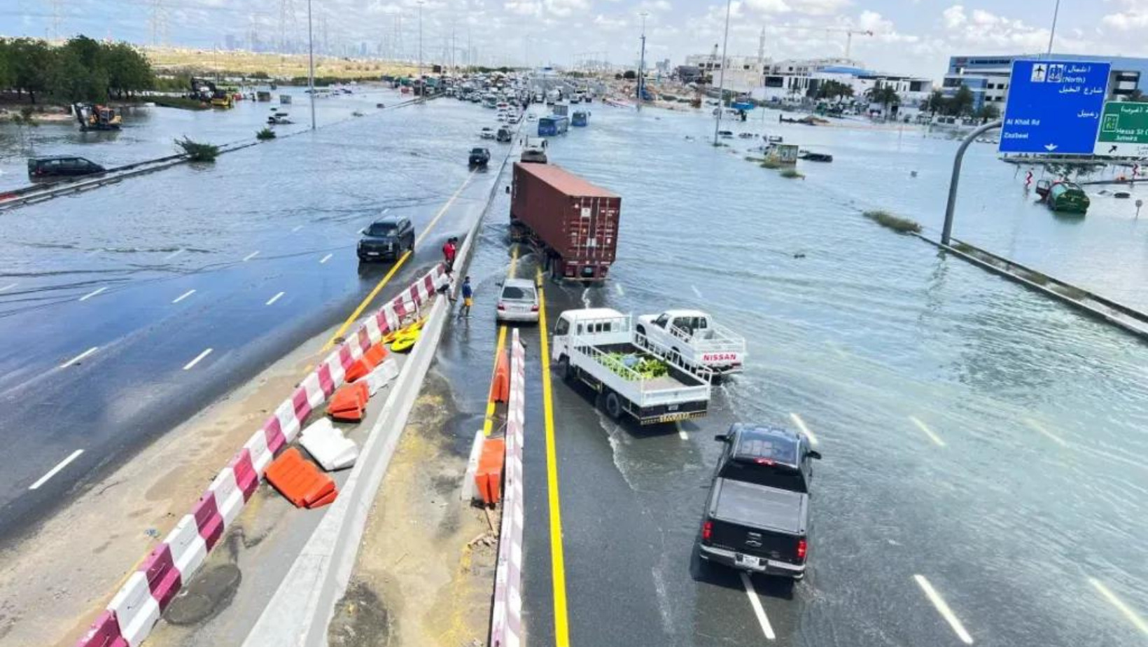 Lluvias provocan caos es Dubái hasta el momento deja 18 muertos