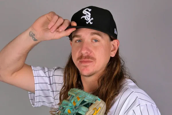 Mike Clevinger seguirá con los White Sox por una temporada más