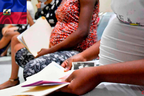 Nacionales haitianas embrazadas a la espera de una consulta médica. Foto: Fuente externa 