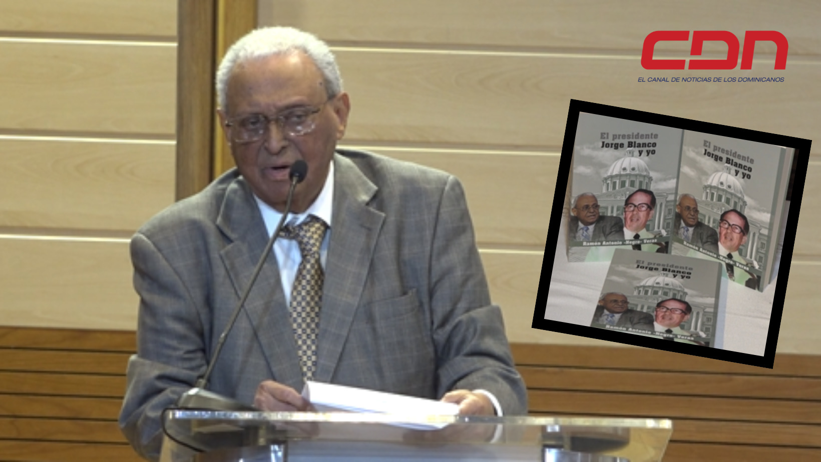 Jurista Ramón Antonio –Negro- Veras presentando su nueva obra. Foto CDN Digital