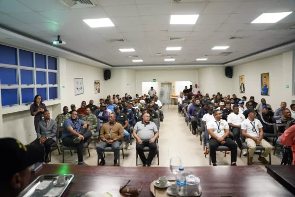 Ofrecen charla a inspectores y agentes de Migración