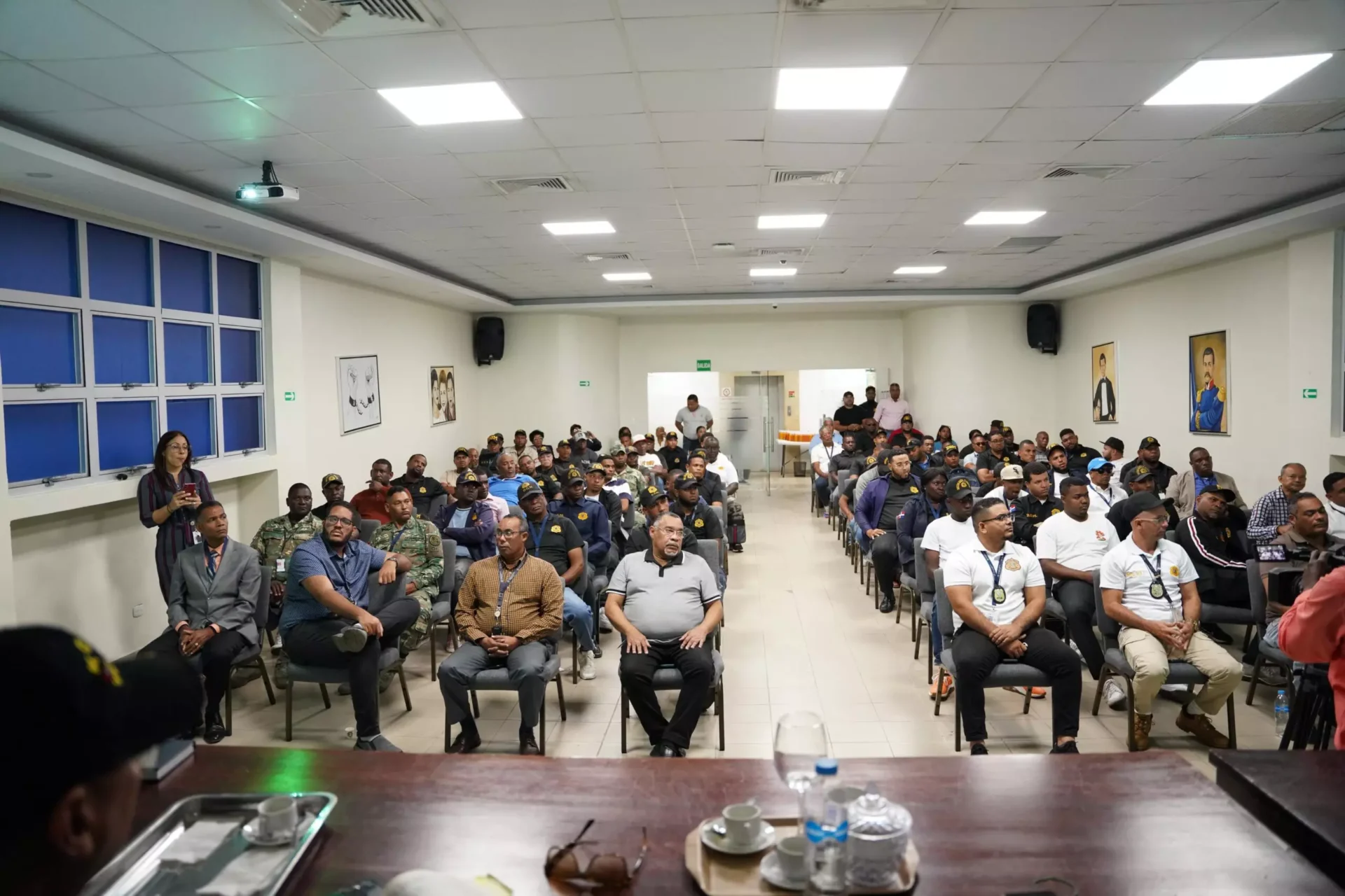 Ofrecen charla a inspectores y agentes de Migración