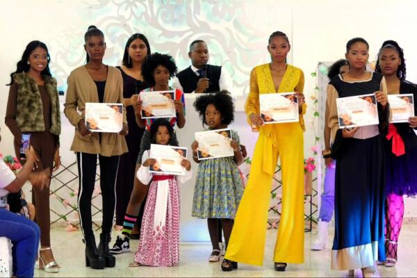 Pamela Estrella Modeling School realiza Vintage Fashion Styles 