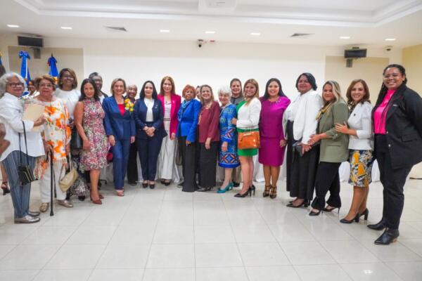 Parlacen realiza conferencia sobre la importancia de participación política de la mujer