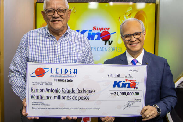 Profesor ganador del Súper Kino Tv (Foto: fuente externa)