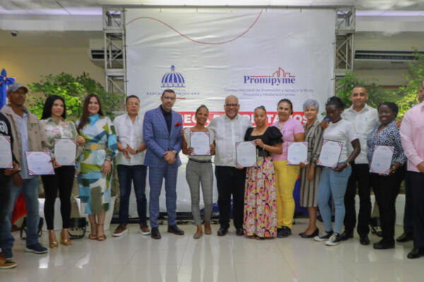 Promipyme con microempresarios de Hato Mayor. Foto: fuente externa. 