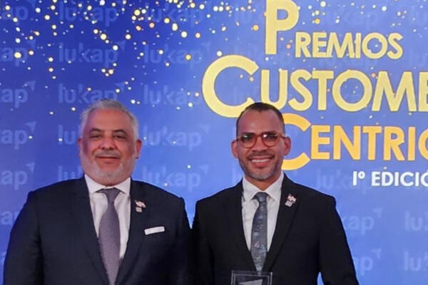 Miembros de Seguros Reservas en el los premios Customer Centric. Foto: fuente externa. 