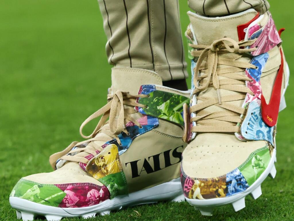 Tatis Jr. rinde honor a su padre con zapatos y cuadrangular