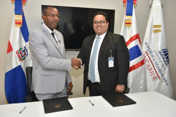 Titulación y el Incabide firman acuerdo para titular bienes incautados
