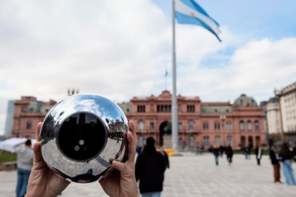 Tu iris a cambio de dinero o criptomonedas