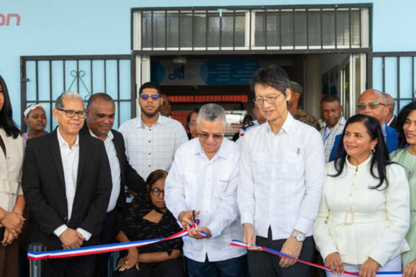 Domingo Matías, viceministro de Ordenamiento Territorial del MEPYD en el acto de entrega el remozado Centro Médico Ralma. Foto: CDN Digital.