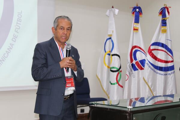 José Deschamps es electo presidente de Fedofútbol