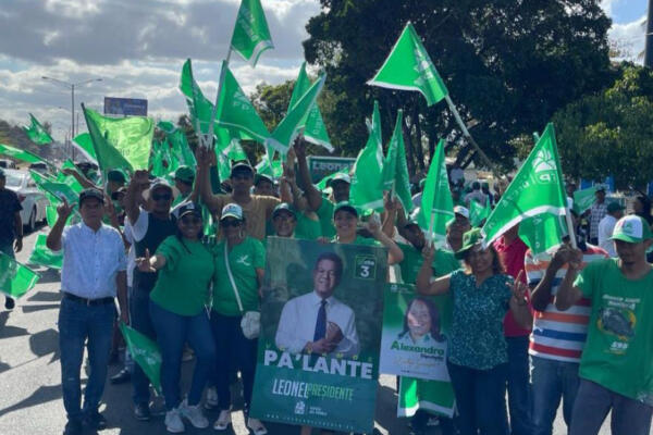 Fuerza del Pueblo dice bandereos en diferentes puntos del país eran para recibir a vacacionistas (Fuente externa)