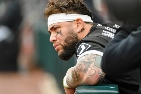 Yoán Moncada estará fuera de acción por una lesión en una de sus piernas