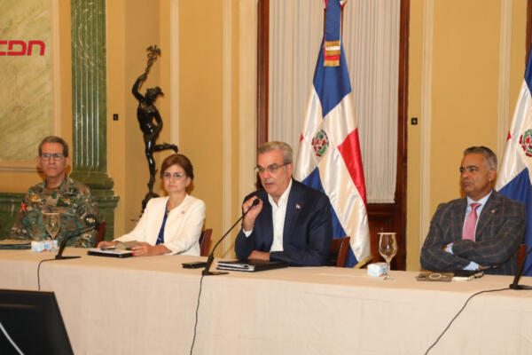Abinader convoca a reunión de emergencia para evaluar situación por vaguadas (Fuente externa)