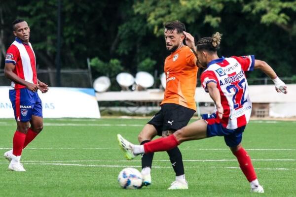 Con el empate a cero Cibao FC se mantiene líder en solitario con 31 puntos y Delfines del Este es sexto con 20 unidades. 