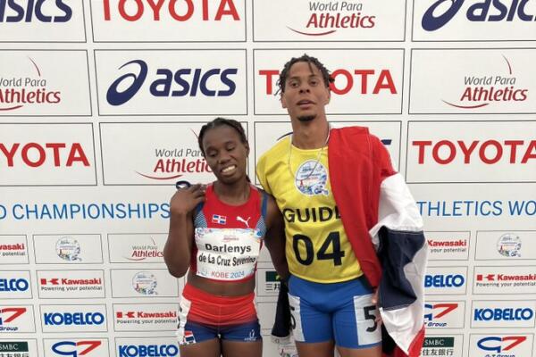 Se recuerda que De la Cruz tuvo una destacada participación en los Juegos Paralímpicos de Tokio 2020, cuando coqueteó con el podio, al quedar en el cuarto lugar de los 100 metros en la clase T-12.