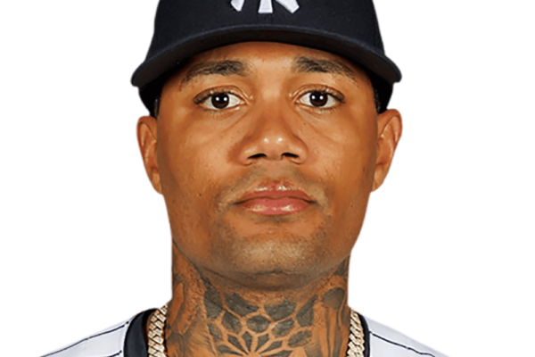 Dennis Santana fue seleccionado por los Gigantes en la undécima ronda del Sorteo de Novatos del 2016, aunque nunca ha lanzado en el circuito profesional de la República Dominicana.