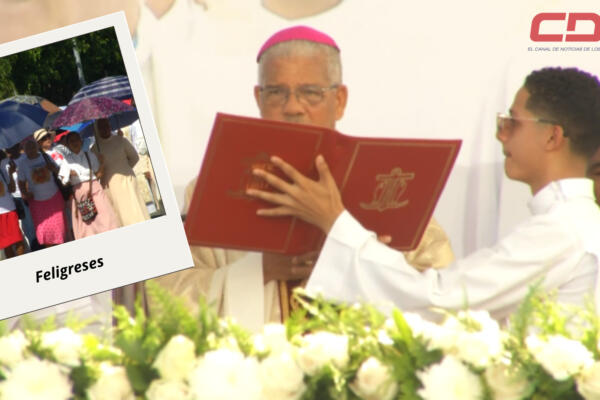 Los feligreses saludaron la invitación que le extendió el presidente Luis Abinader al papa Francisco. Foto CDN Digital