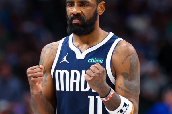 Dos triples de Irving, que despertó en el inicio del cuarto definitivo, y un gancho de Washington, pusieron a los tejanos por delante (86-87).