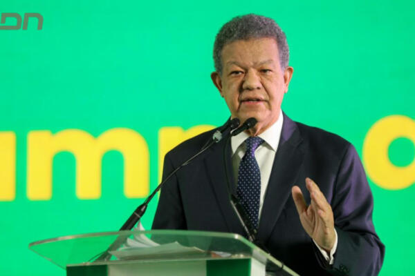 Leonel acusa al gobierno de dar uso clientelar al presupuesto; resta credibilidad a encuestas como la Greenberg en el encuentro con la prensa. Foto: CDN Digital 