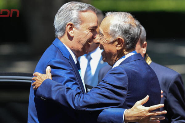 RD acepta invitación para acudir a conferencia de paz sobre Ucrania en Suiza en una declaración conjunta junto a Marcelo Rebelo de Sousa. Foto: Agencia EFE
