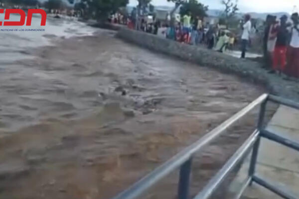 Se desborda canal haitiano por fuertes lluvias registradas. Foto CDN Digital