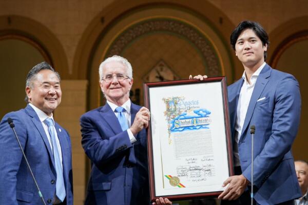 Miembros de la directiva del club y el manager Dave Roberts estuvieron presentes en la ceremonia, en la que Ohtani fue reconocido por sus logros deportivos e impacto dentro de la comunidad japonesa en la ciudad.