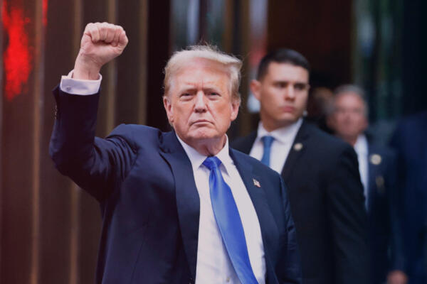 Donald Trump saliendo del tribunal tras ser condenado. FOTO: EFE