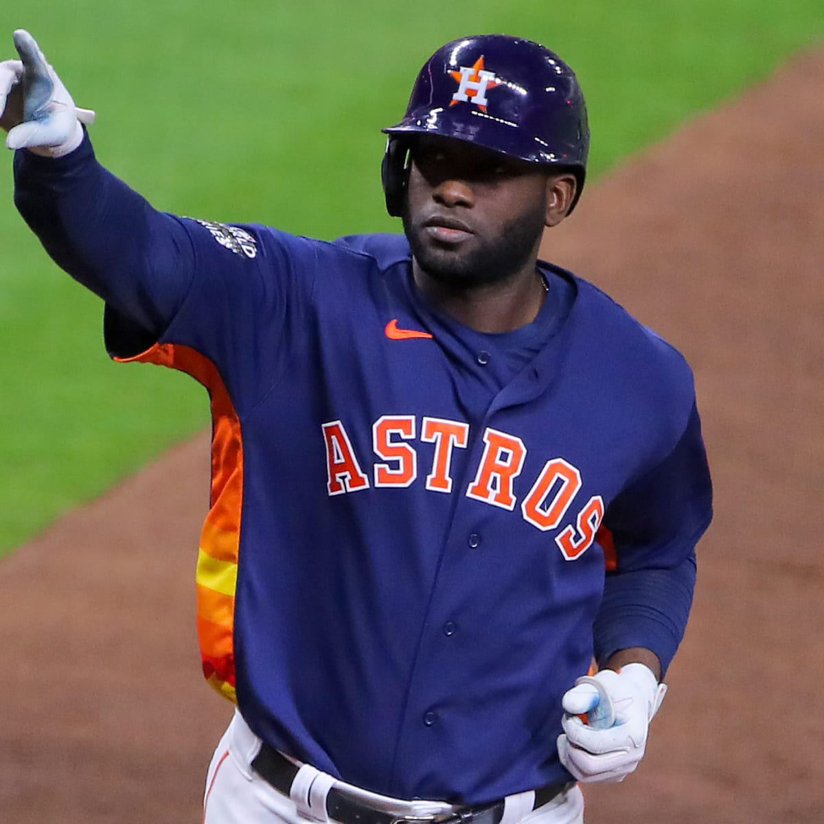 El cubano Yordan Alvarez conectó un vuelacerca solitario al segundo piso del jardín derecho ante el lanzador Marcus Stroman