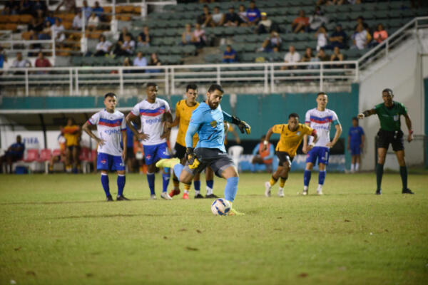 O&M goleó en la cuna del fútbol al Atlético San Cristóbal