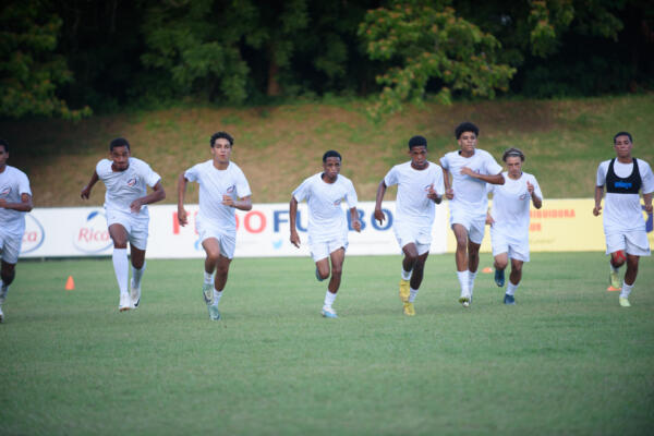 El seleccionado nacional desarrolló su primera sesión este lunes por la mañana en el Estadio de Fútbol del Parque del Este y por la tarde completó la doble tanda en el Estadio Panamericano de San Cristóbal. 