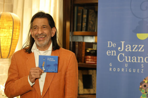 El pianista de jazz, productor y arreglista dominicano Gustavo 