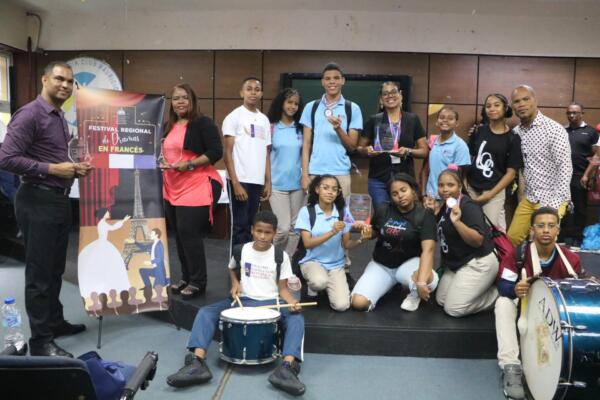 Estudiantes de la Regional 15 brillan con sus talentos en Festival Dramas en francés. Foto fuente externa