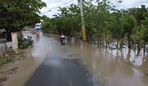 Lluvias inundan comunidades y causan daños a agricultura en La Vega. (Foto: fuente externa)