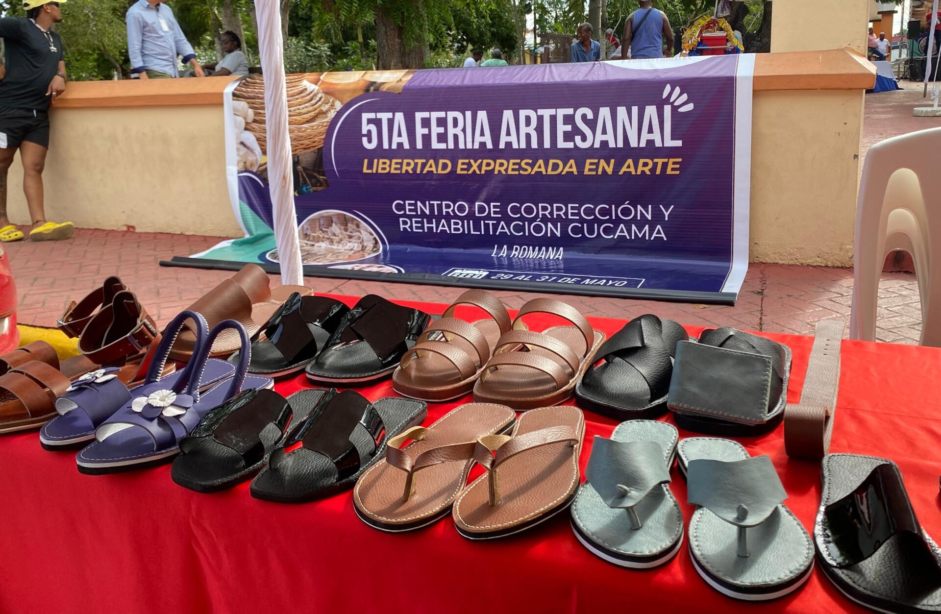 Concluye este viernes la "5ta. Feria Artesanal: Libertad Expresada en Arte", realizada por privados de libertad del CCR de La Romana (foto, fuente externa)