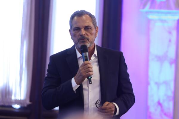 “El presidente les ha prestado atenciones permanentes a las academias de béisbol y eso es trascendente que ocurra principalmente con el béisbol, la principal pasión de los dominicanos”, agregó Noboa.