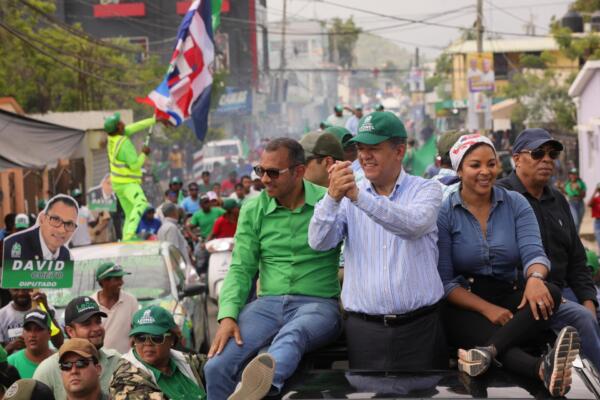 Leonel Fernández acusa a Luis Abinader de dirigir un Gobierno de “popis”