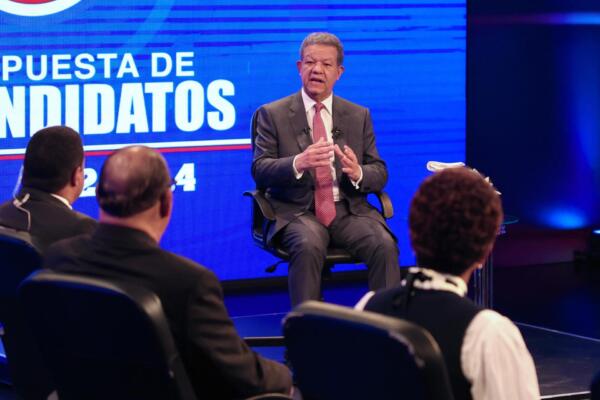Leonel Fernández fue entrevista por Grupo de Medios Corripio
Foto: fuente externa