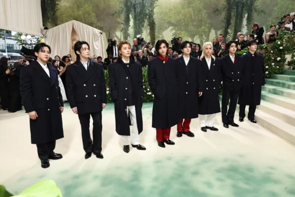   Estrellas del K-Pop humillado por los fotógrafos en la Met Gala. Fuente Externa