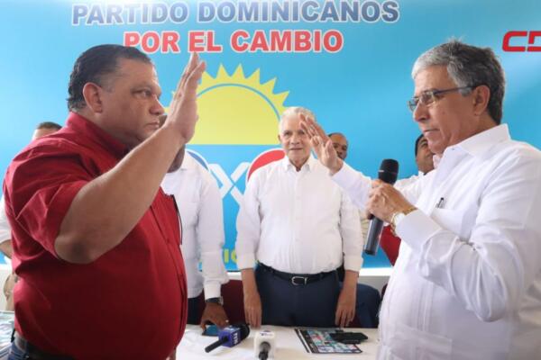 Acto de juramentación de Mario Díaz. Foto: fuente CDN Digital