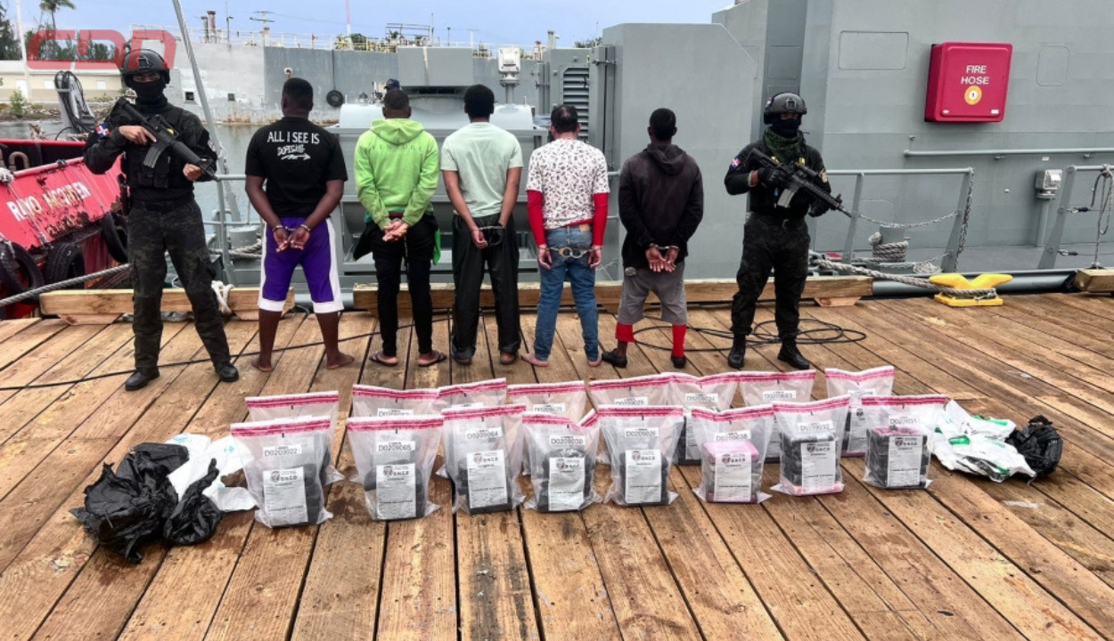Intervienen dos lanchas con 80 paquetes de cocaína y marihuana