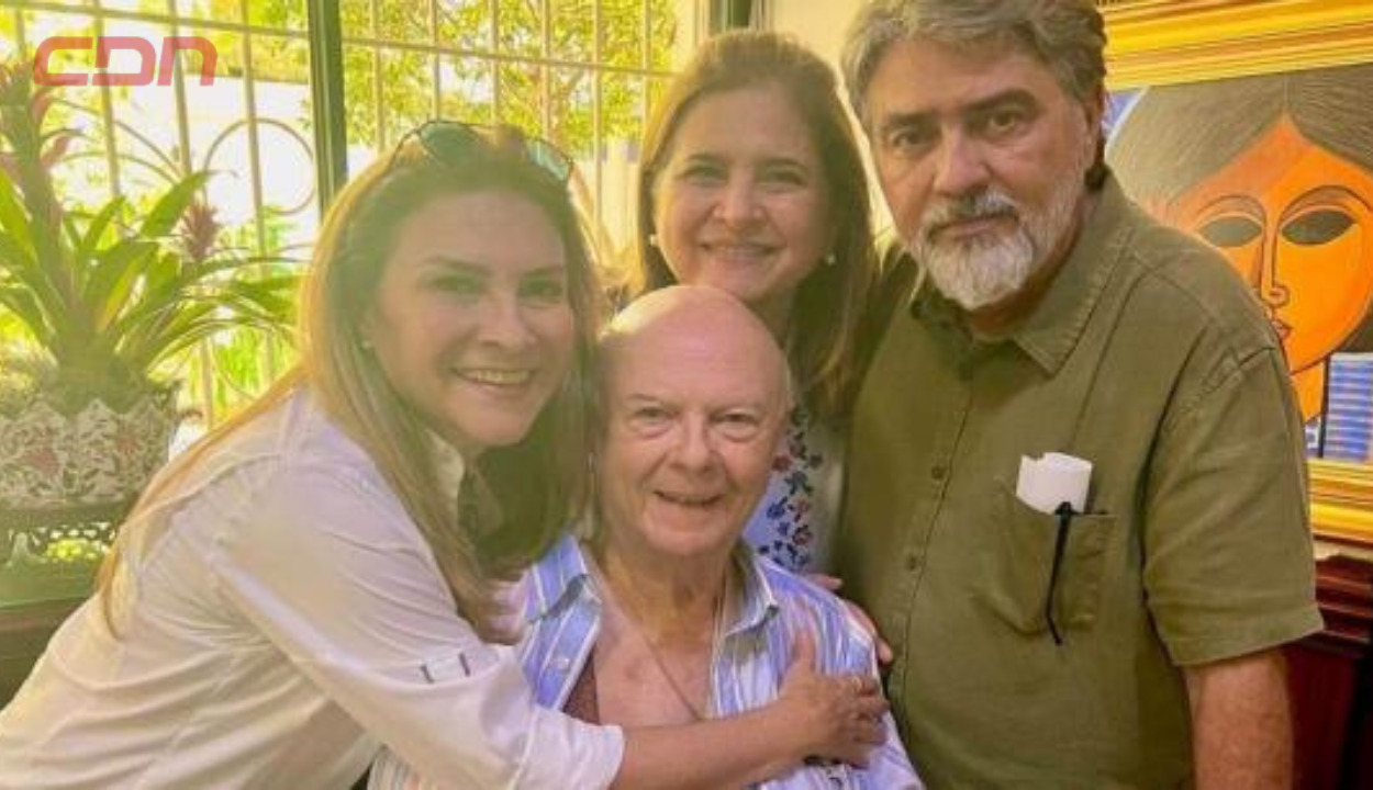 Hipólito Mejía afirma estar "bien y enterito" tras sufrir caída