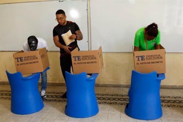 Panamá espera los resultados tras una jornada electoral marcada por la participación