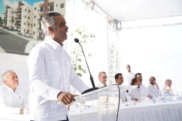 Plan Familia Feliz construye más de 11 mil viviendas sociales