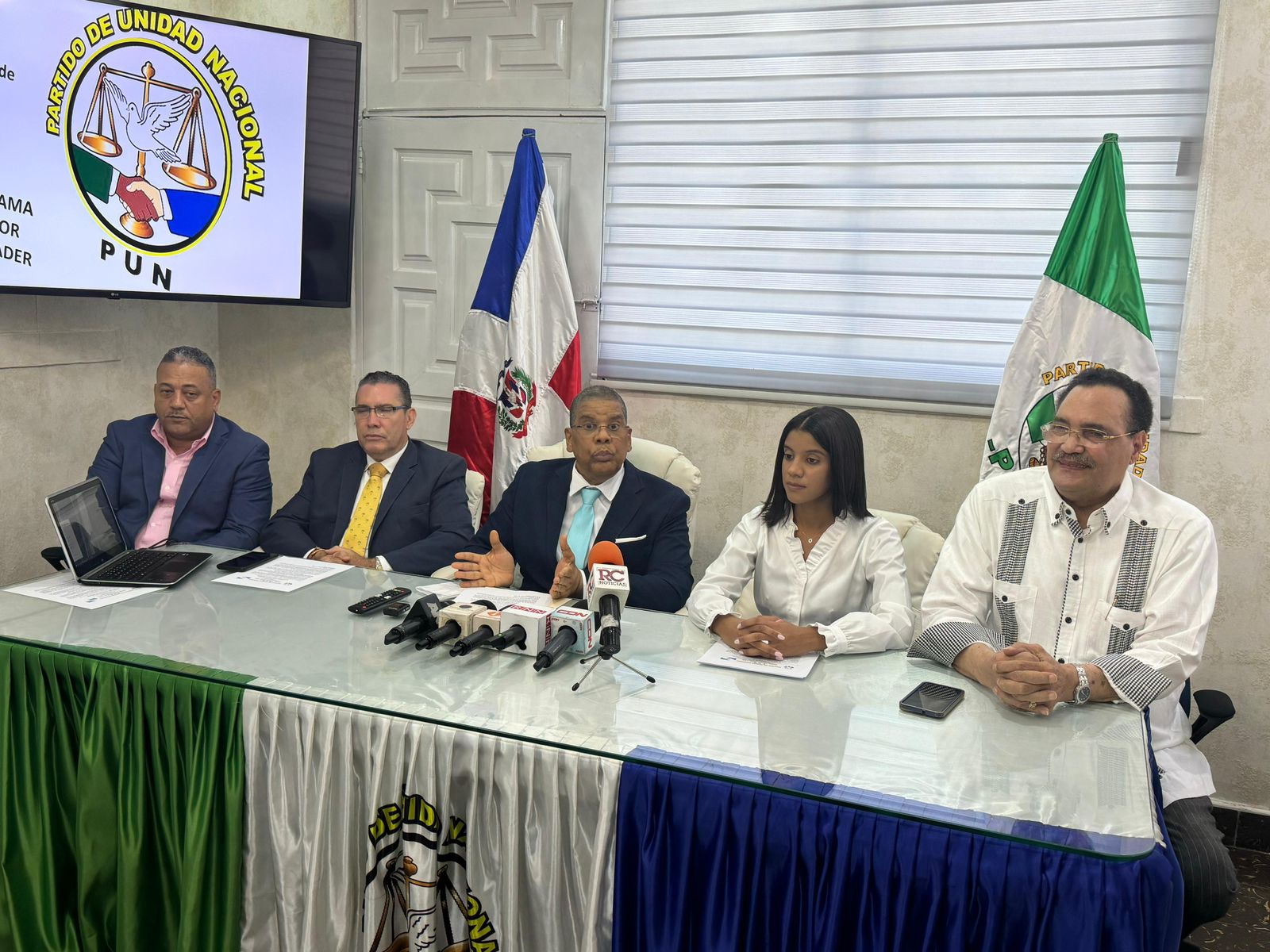 Pidió votar por un presidente “honesto”, al referirse al actual jefe del Estado, Luis Abinader. Foto: Fuente externa