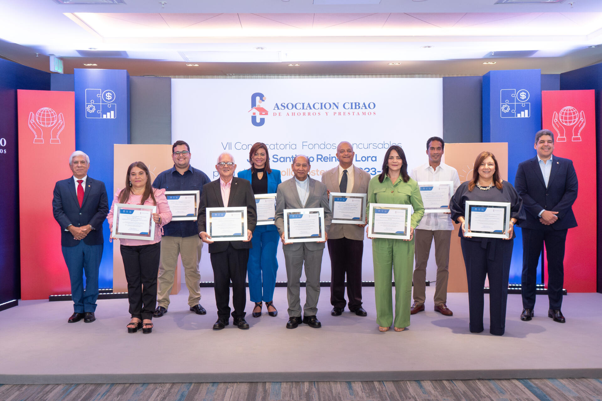 Asociación Cibao entrega fondos para desarrollo de proyectos sociales