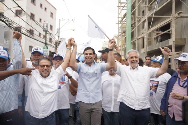 Roberto Ángel y Guillermo Moreno realizan recorrido por barrios de la capital