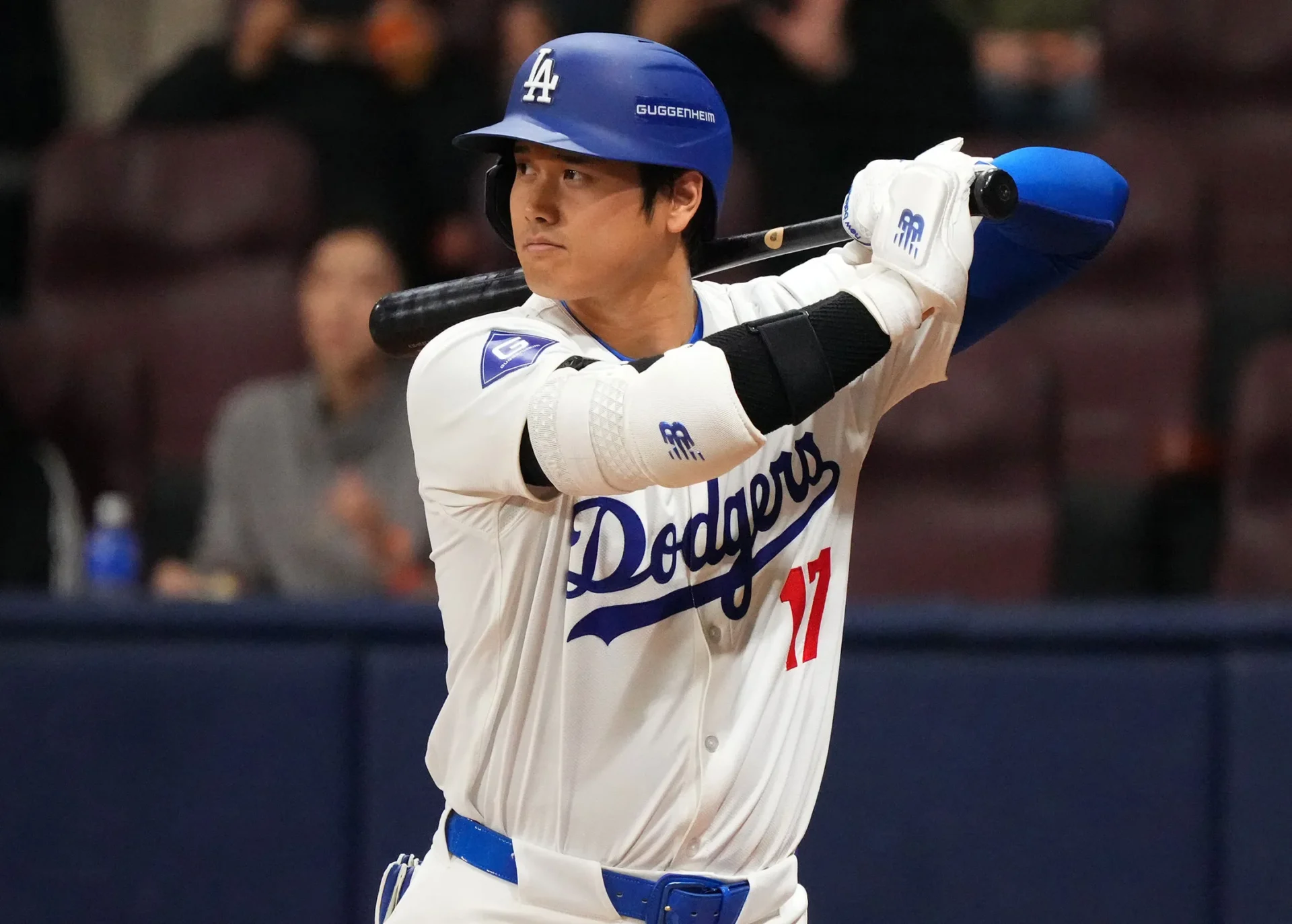 Shohei Ohtani ha estado tirando pelotas desde que el equipo regresó de Seúl, Corea del Sur, a finales de marzo. Desde entonces, Ohtani afirma que ha progresado hasta el punto de estar lanzando desde una distancia de 60 pies.